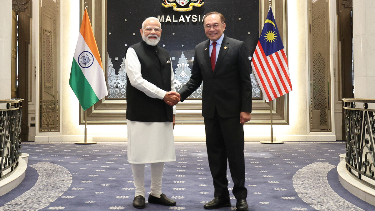 PM Narendra Modi and Malaysian PM Anwar Ibrahim shaking hands at Seri Perdana Complex, Putrajaya, 2026.